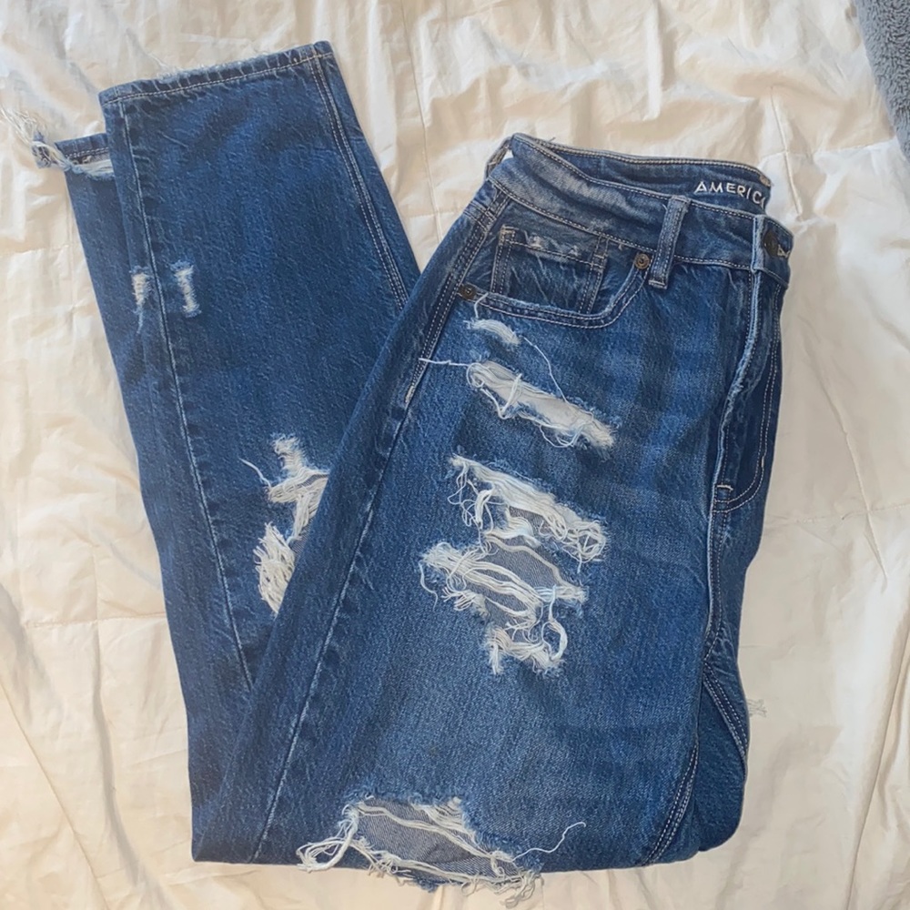 AMERICAN EAGLE ripped jeans